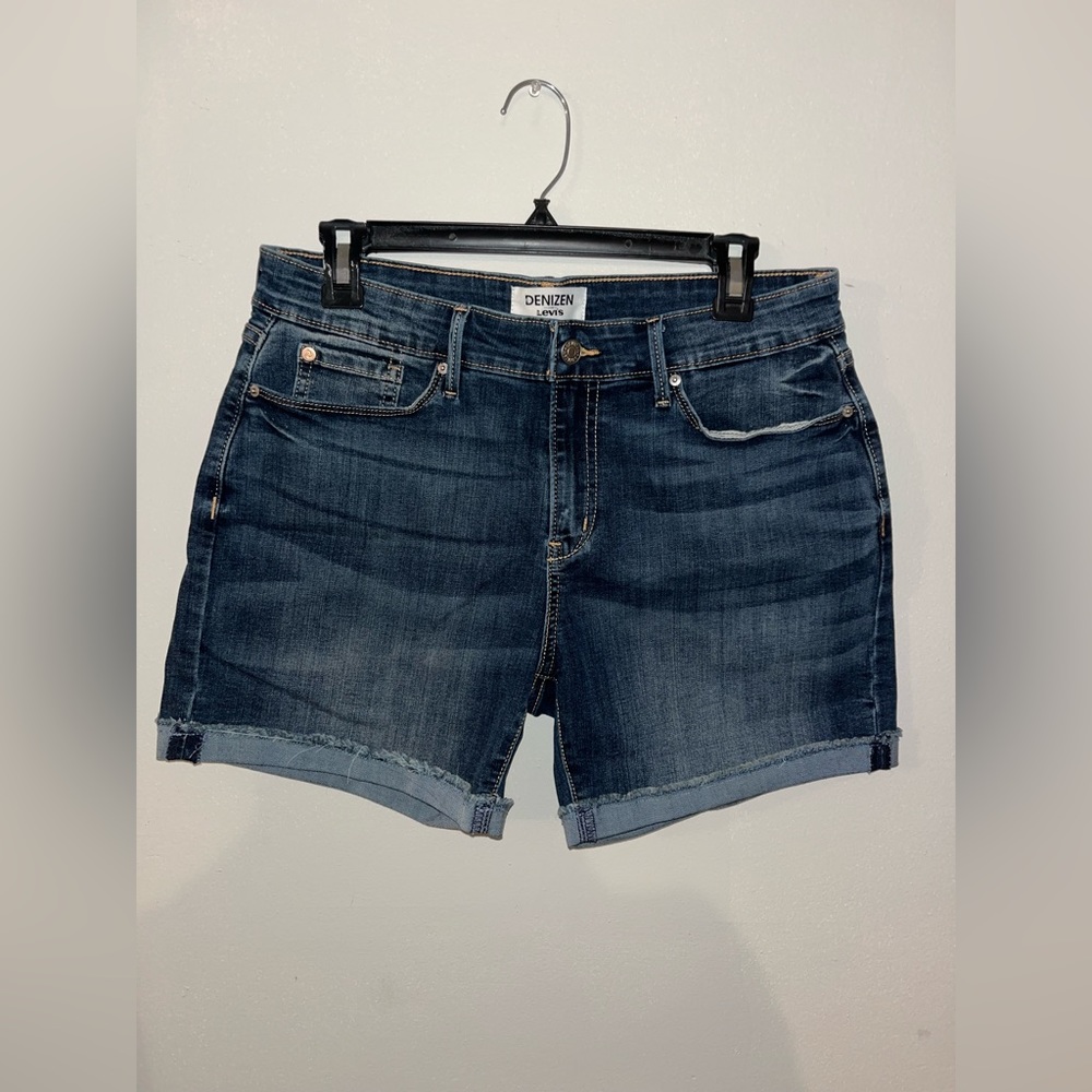 Denizen Levi’s mid rise shorts